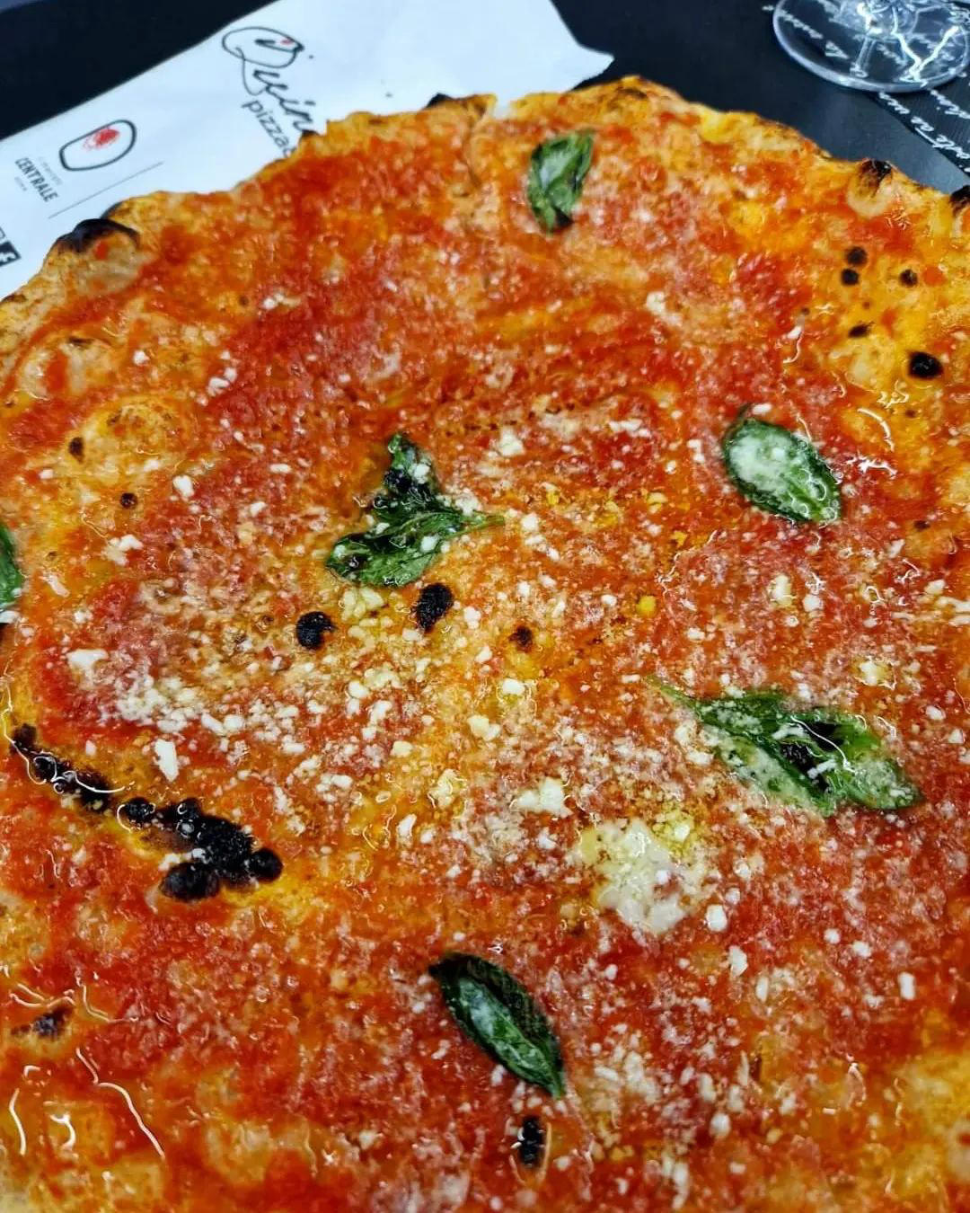 iQuintili - La nostra 𝗖𝗢𝗦𝗔𝗖𝗖𝗔 in stile ruota di carro, una pizza semplice e gustosa